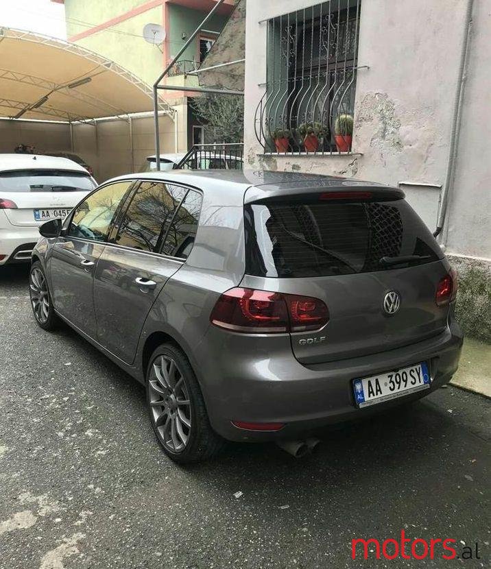 2009' Volkswagen Golf photo #2