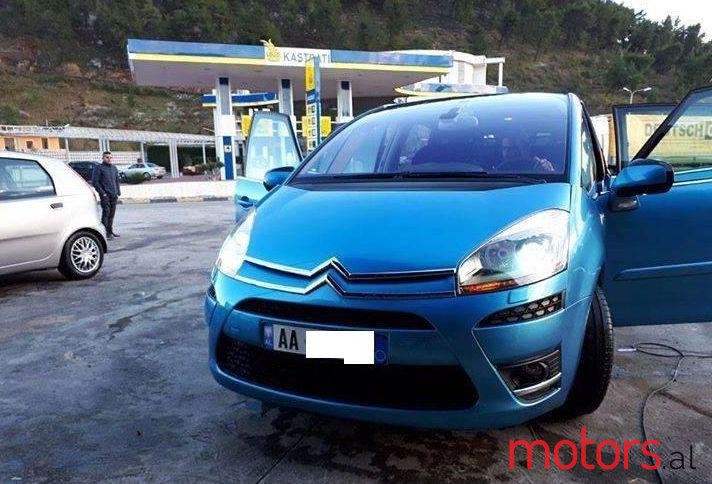 2008' Citroen C4 photo #2