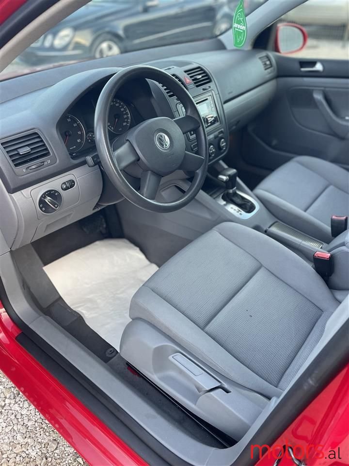 2005' Volkswagen Golf photo #4