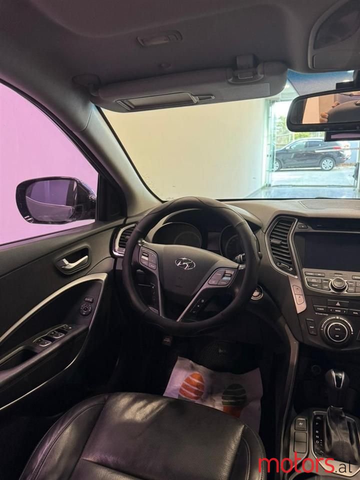 2013' Hyundai Santa Fe photo #3