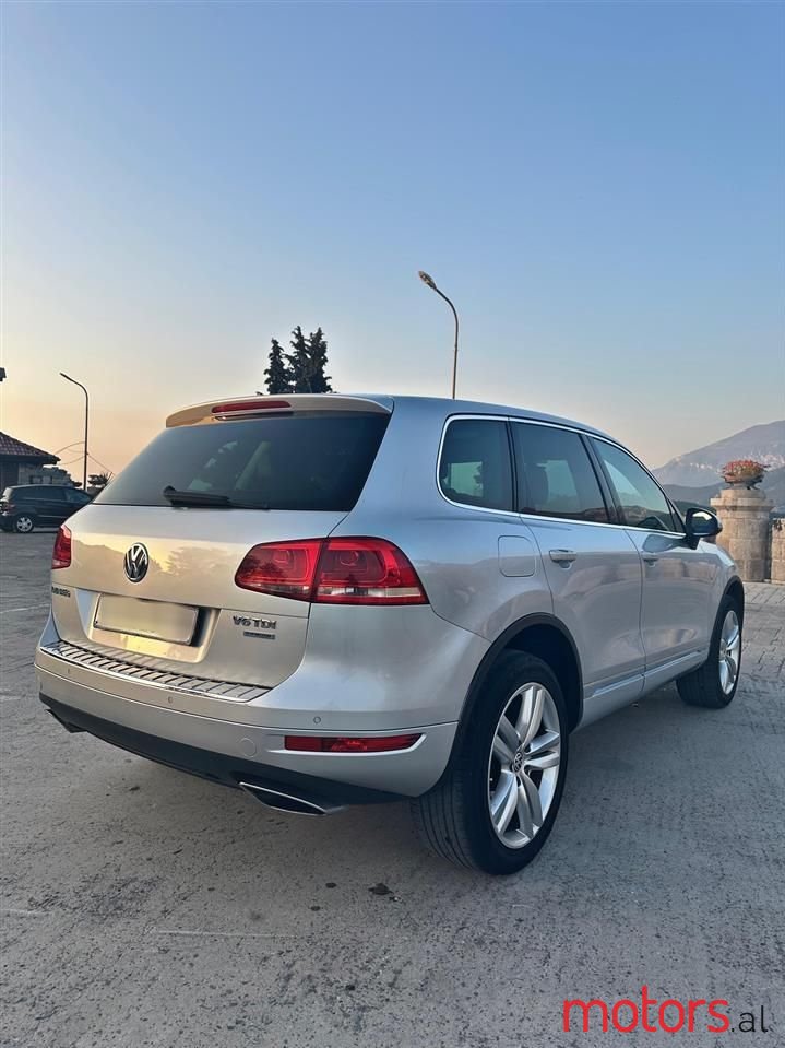 2013' Volkswagen Touareg photo #4