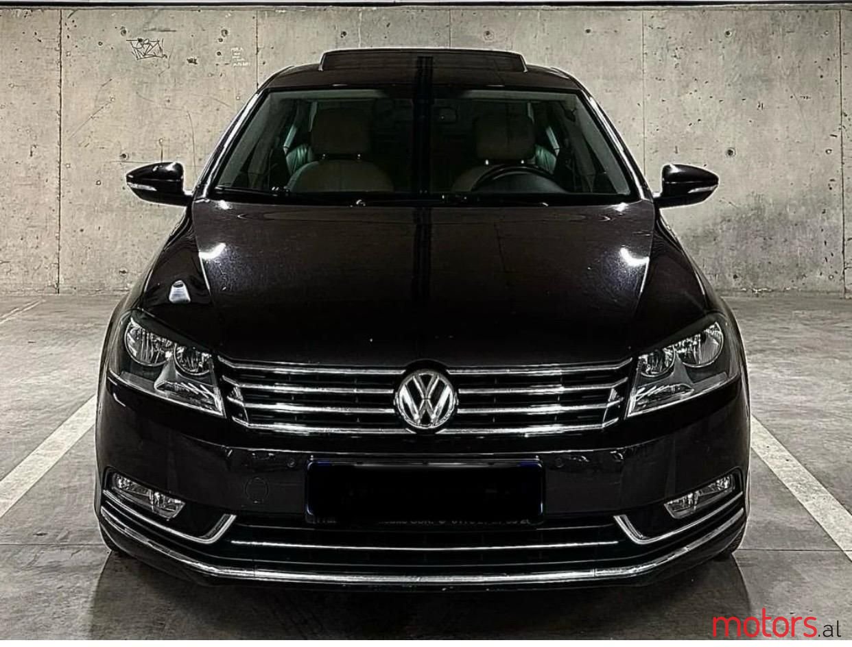 2011' Volkswagen Passat photo #2