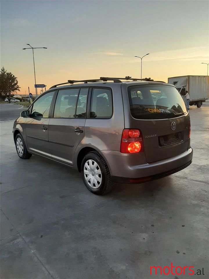 2007' Volkswagen Touran photo #4