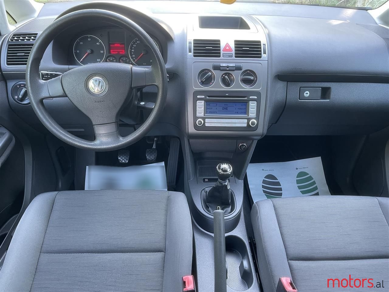 2008' Volkswagen Touran photo #6