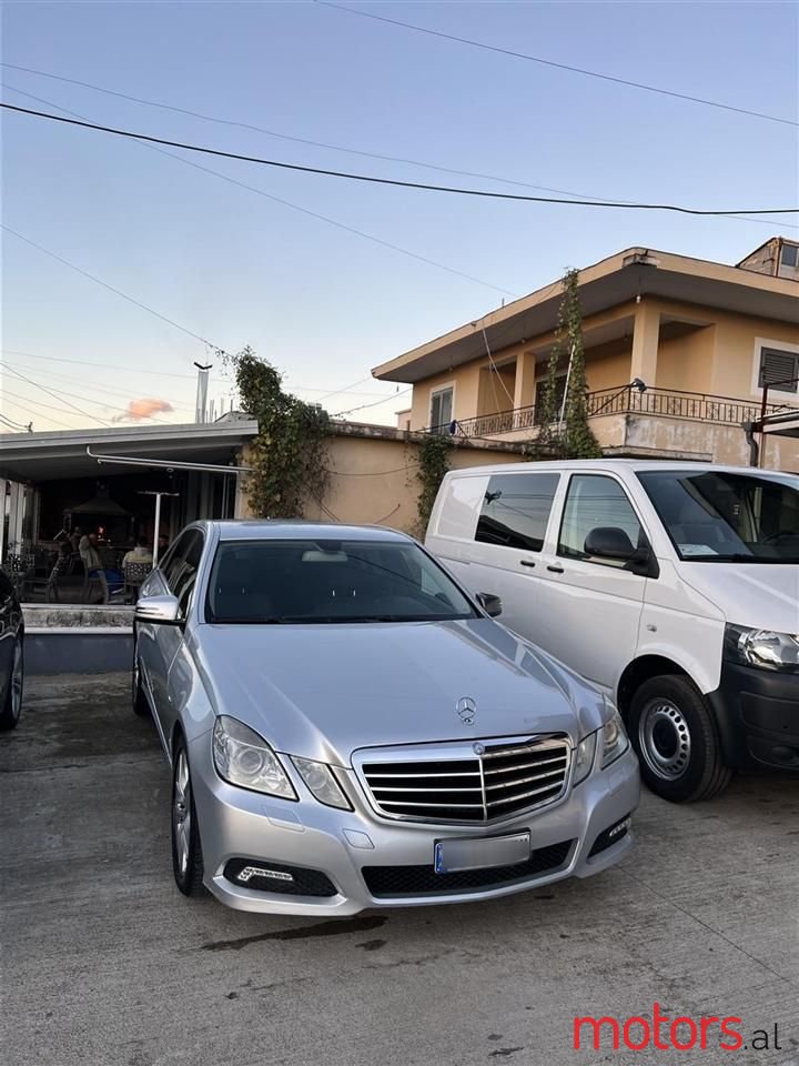 2009' Mercedes-Benz E 250 photo #1