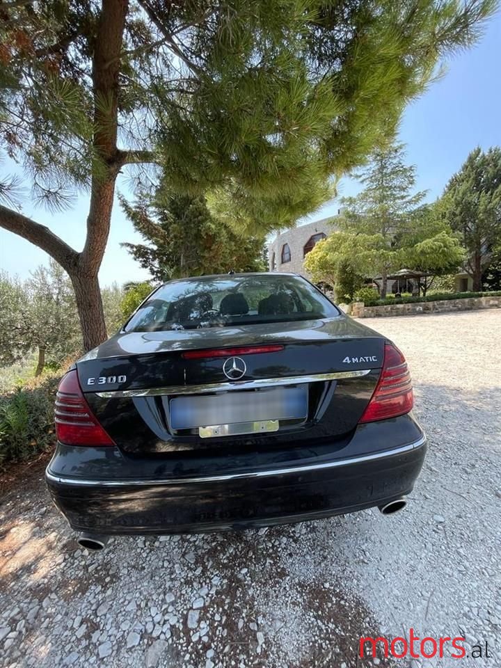 2009' Mercedes-Benz 300 photo #2