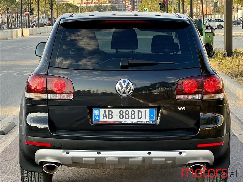 2010' Volkswagen Touareg photo #5