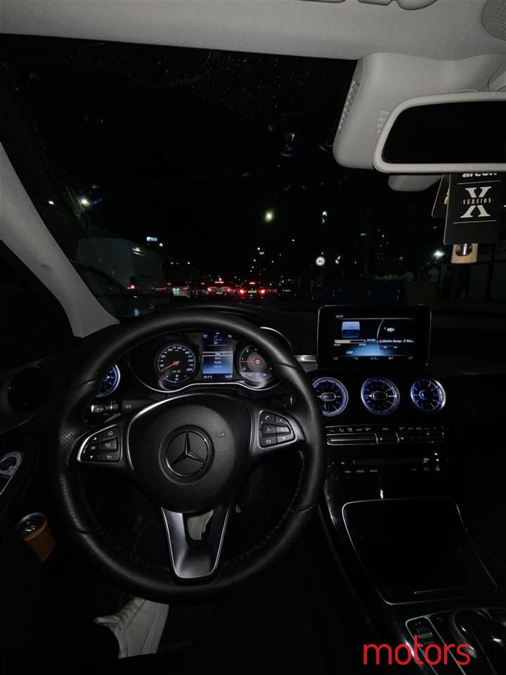 2017' Mercedes-Benz 220 photo #3