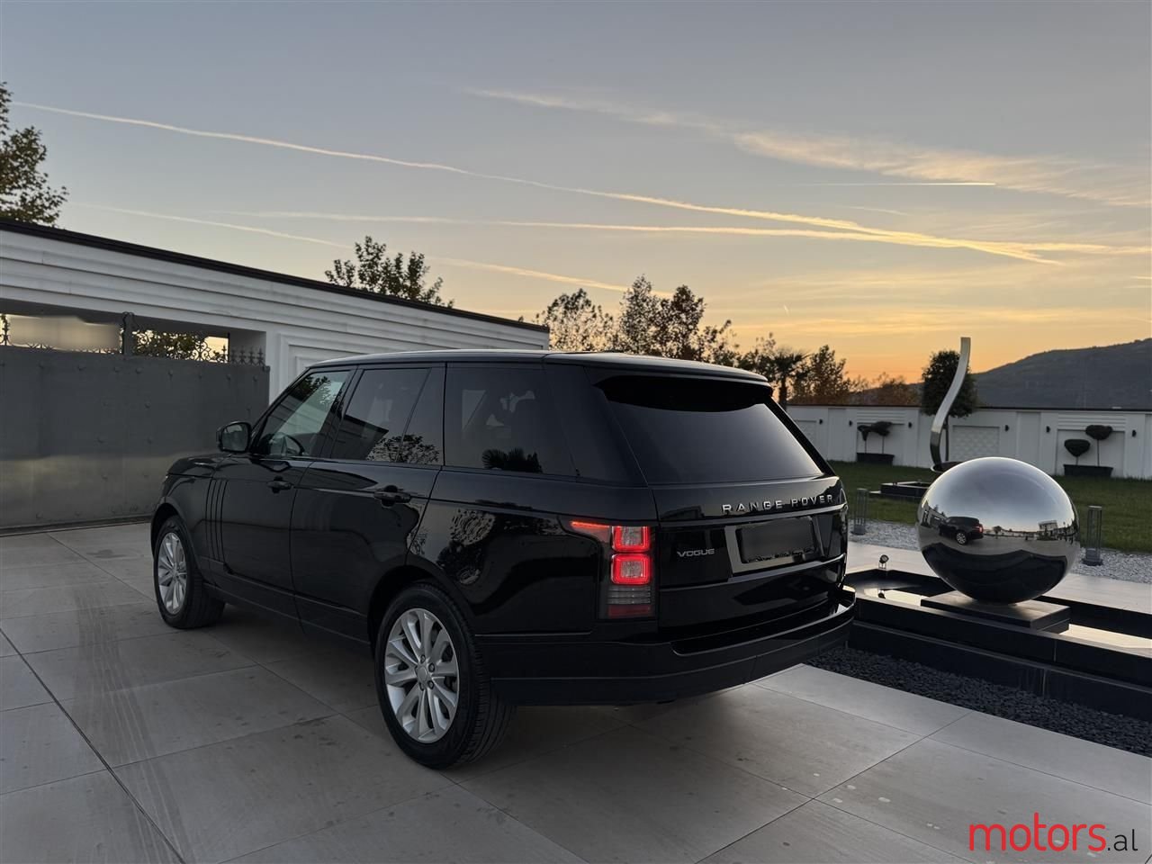 2013' Land Rover Range Rover photo #2