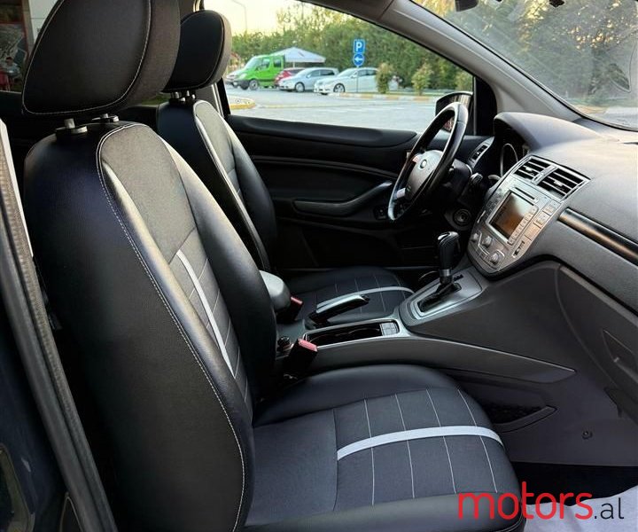 2011' Ford Kuga photo #3