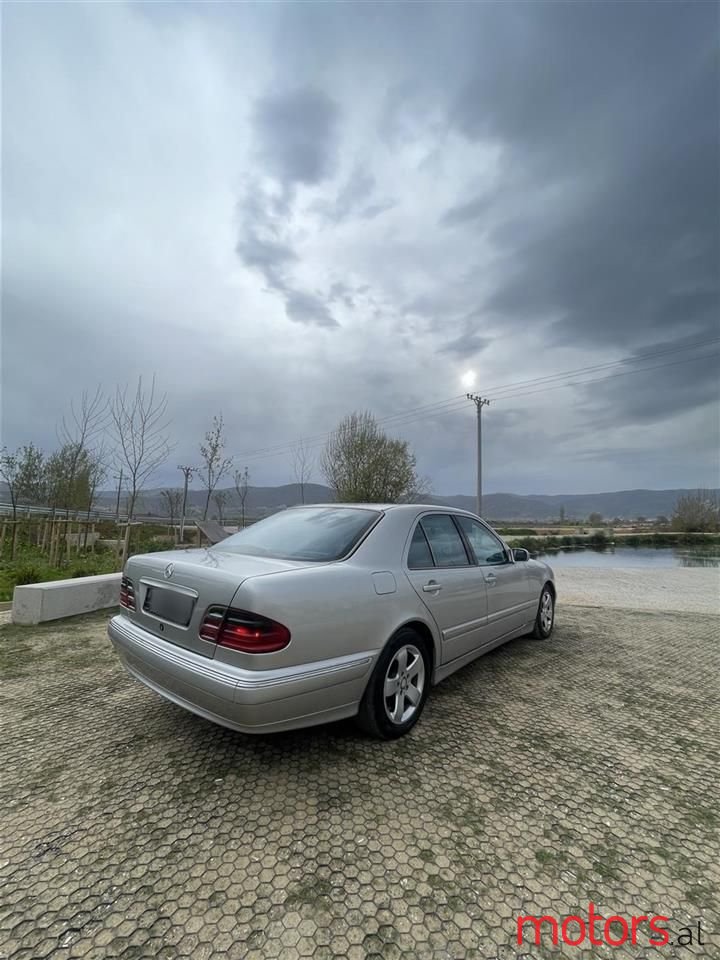 2001' Mercedes-Benz 270 photo #3