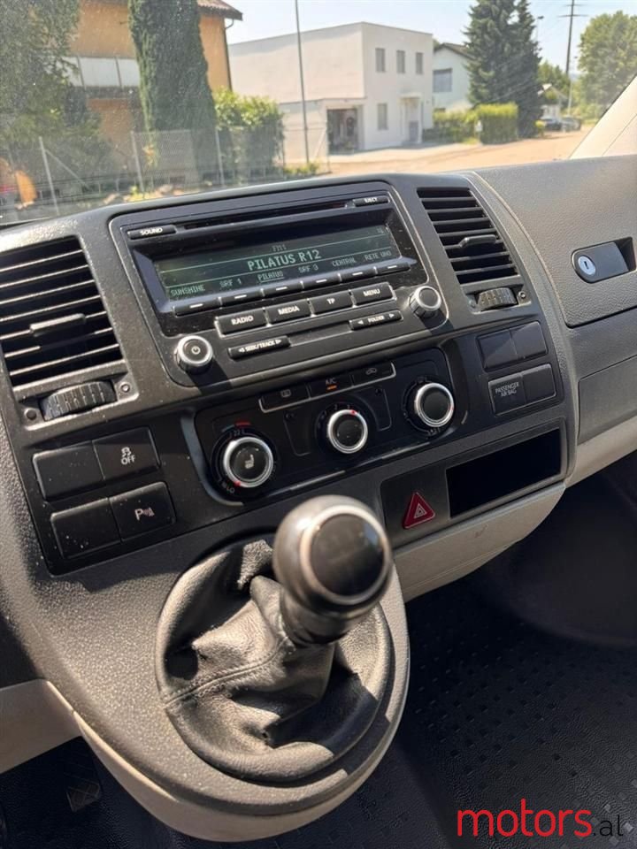 2015' Volkswagen T6 Transporter photo #5