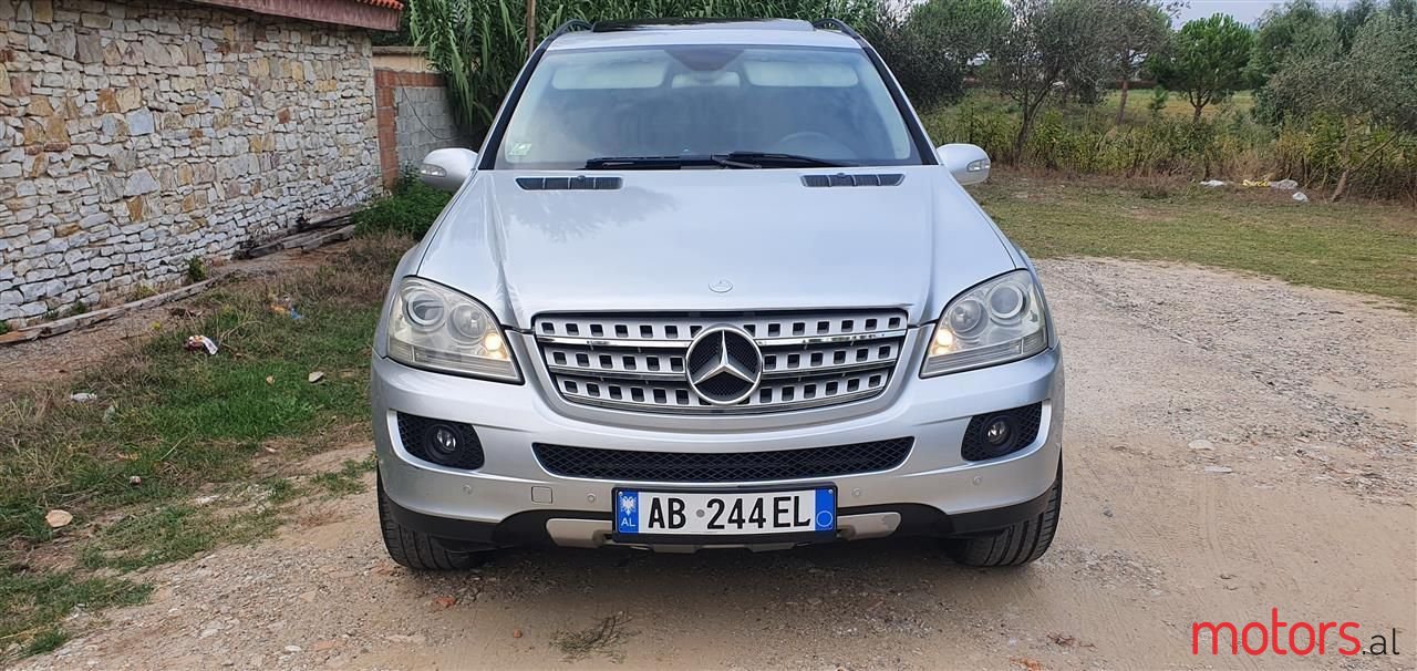 2006' Mercedes-Benz 320 photo #3