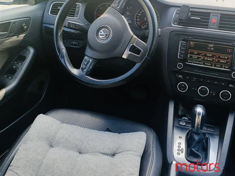 2013' Volkswagen Jetta photo #2