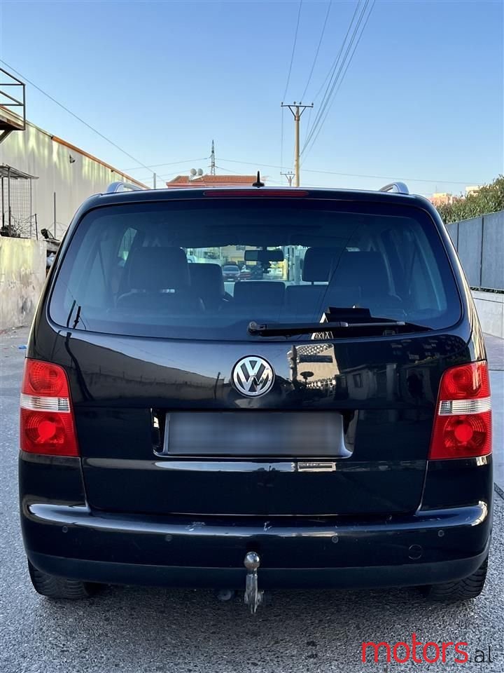 2005' Volkswagen Touran photo #5