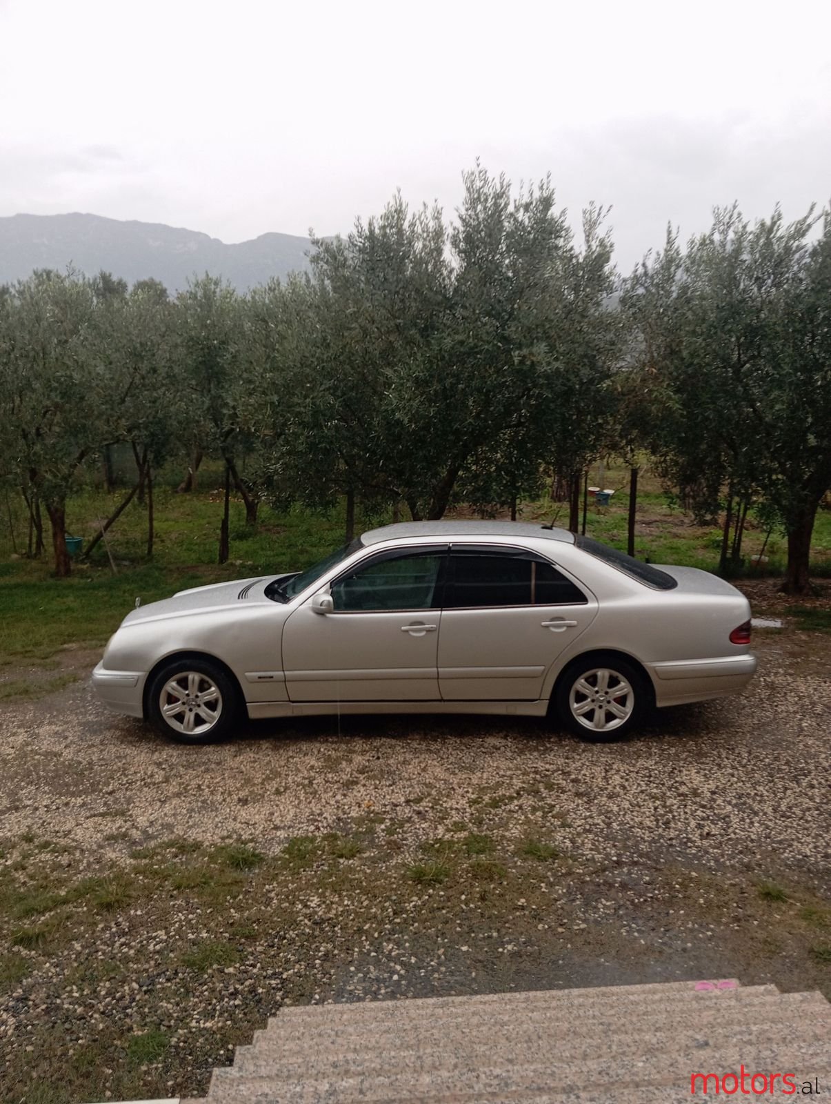 2001' Mercedes-Benz 220 photo #2