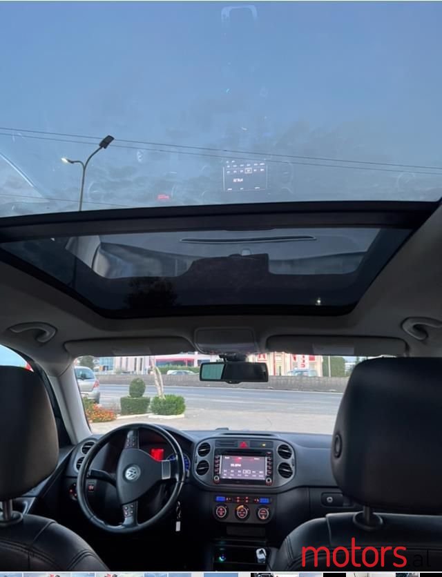 2009' Volkswagen Tiguan photo #5