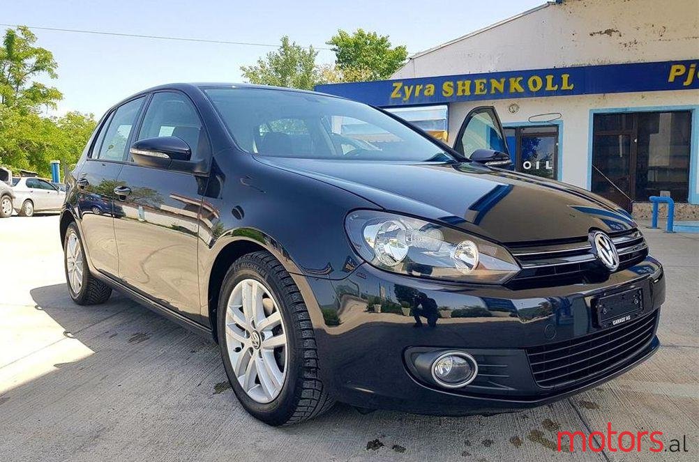 2009' Volkswagen Golf photo #2