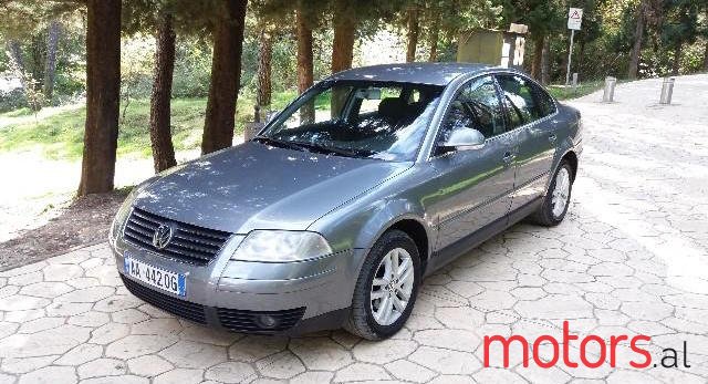 2004' Volkswagen Passat photo #1