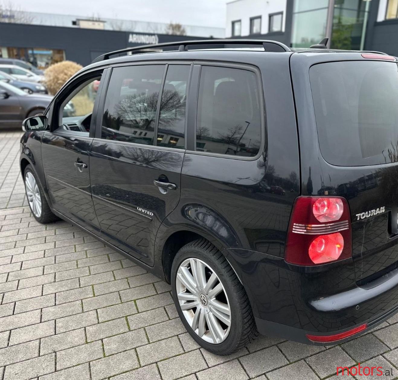 2008' Volkswagen Touran photo #2