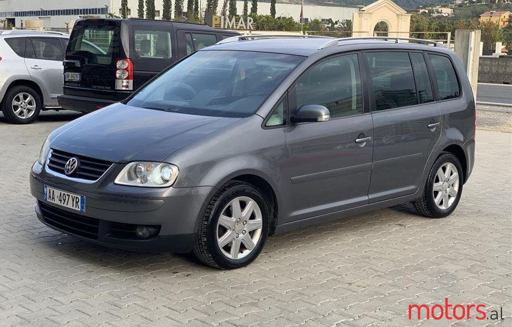 2004' Volkswagen Touran photo #1