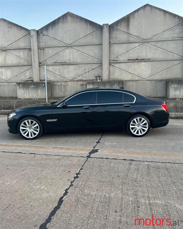 2011' BMW 740 photo #6