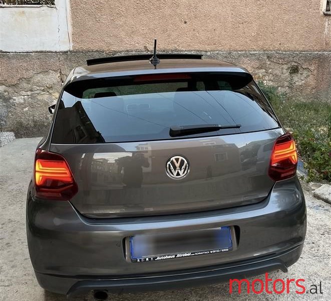 2016' Volkswagen Polo photo #2