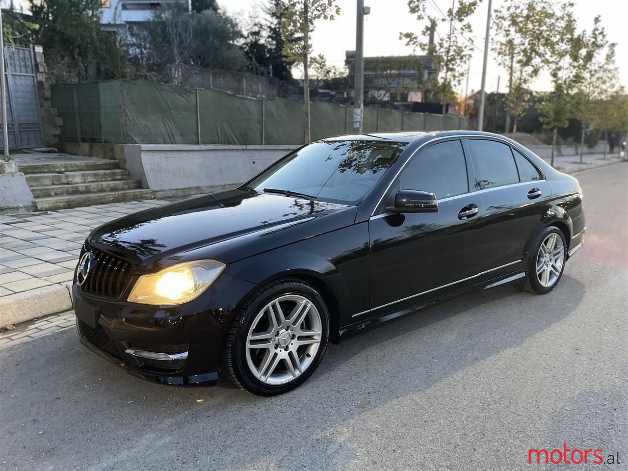 2012' Mercedes-Benz C 300 photo #5