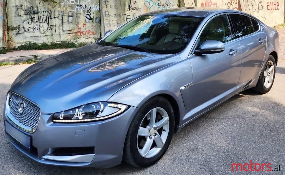 2012' Jaguar XF photo #3