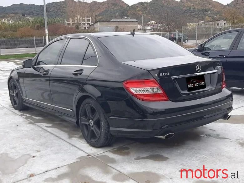 2011' Mercedes-Benz C 300 photo #2