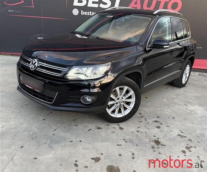 2015' Volkswagen Tiguan photo #2