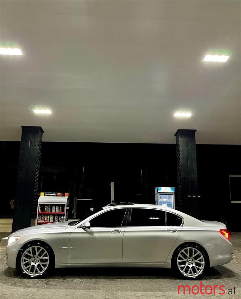 2009' BMW 750 photo #3