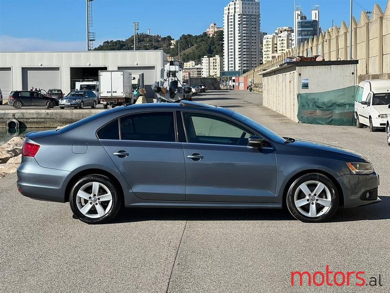 2011' Volkswagen Jetta photo #4