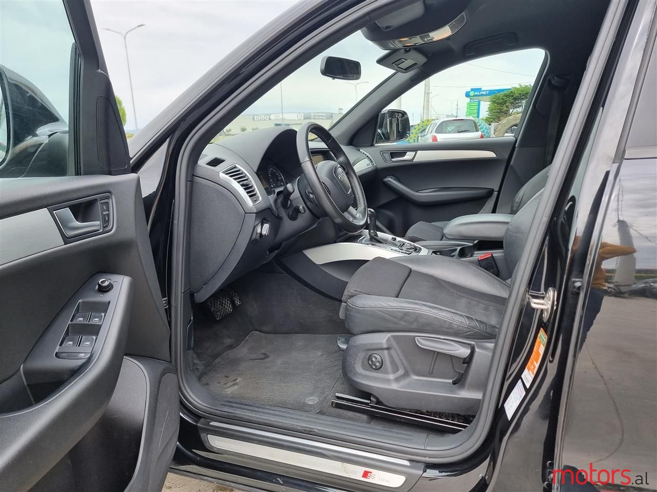 2011' Audi Q5 photo #3