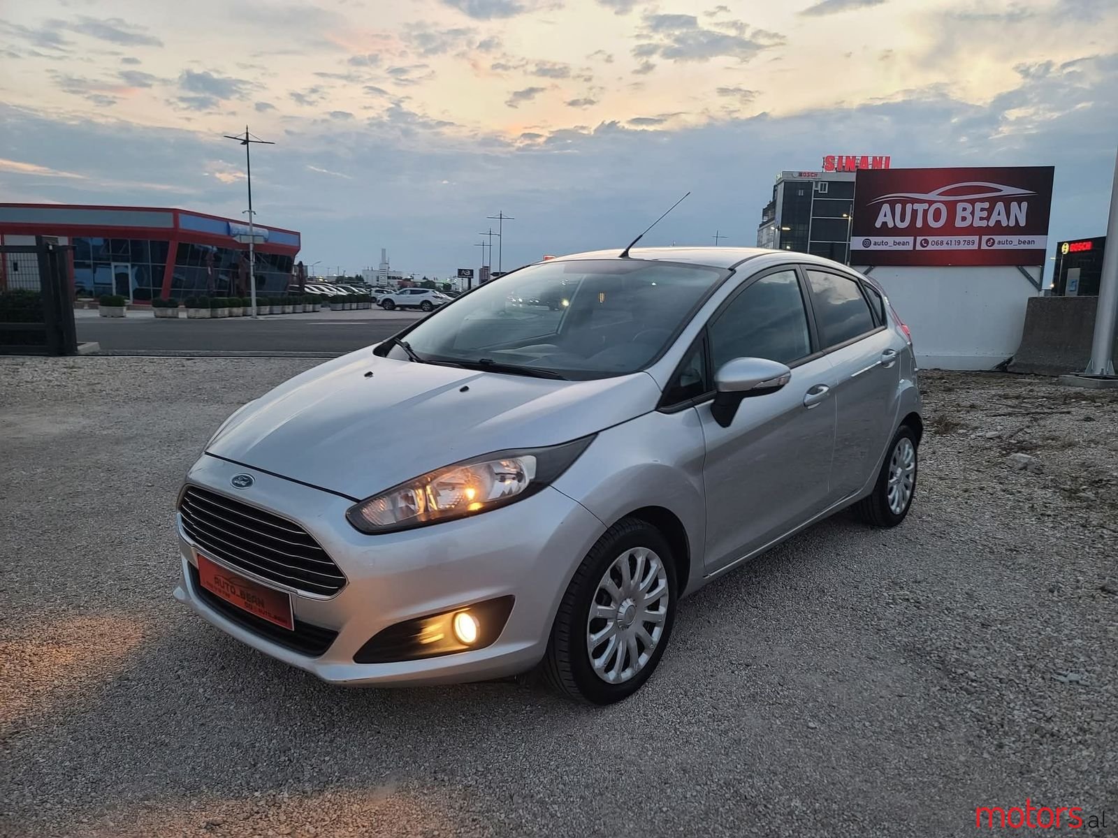 2014' Ford Fiesta photo #2