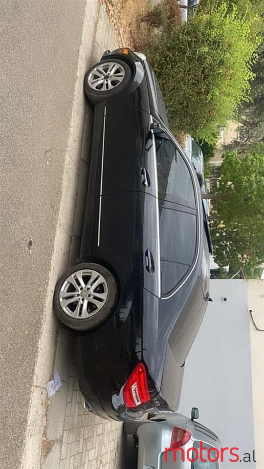 2012' Mercedes-Benz 300 photo #6