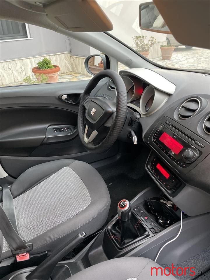 2010' SEAT Ibiza photo #4