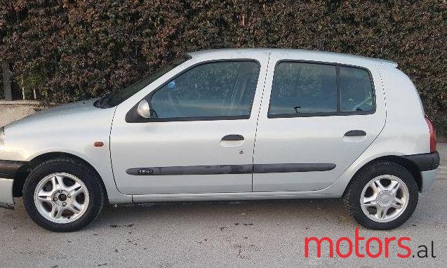 2001' Renault Clio photo #1