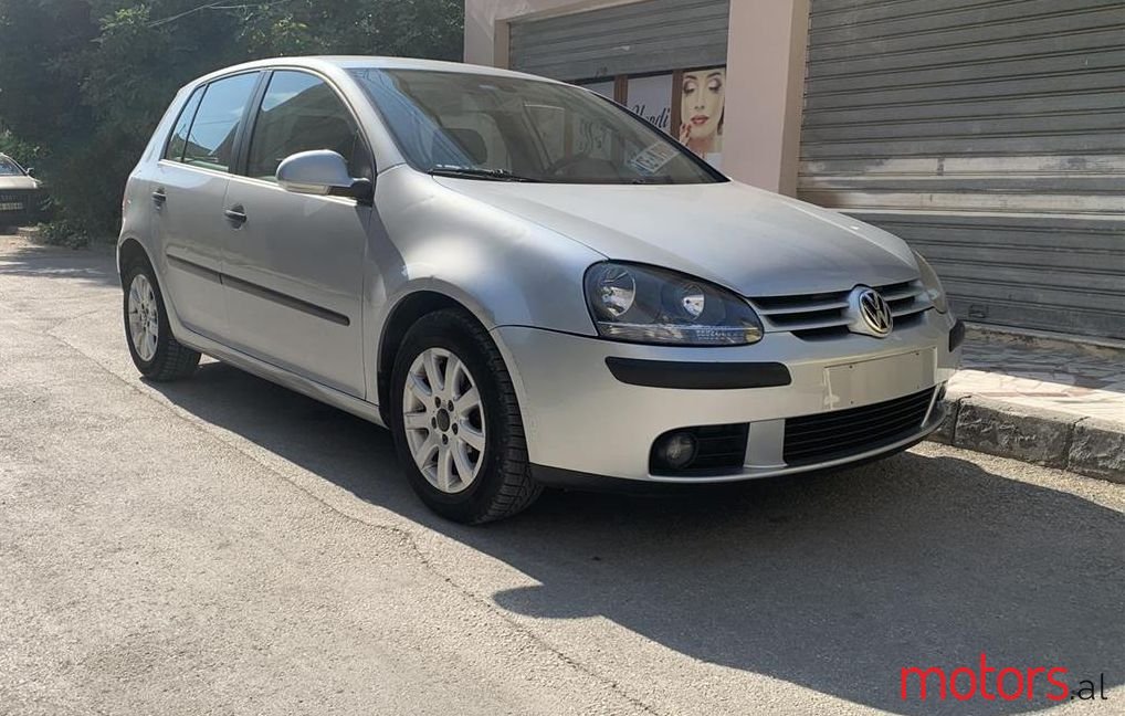 2004' Volkswagen Golf photo #1