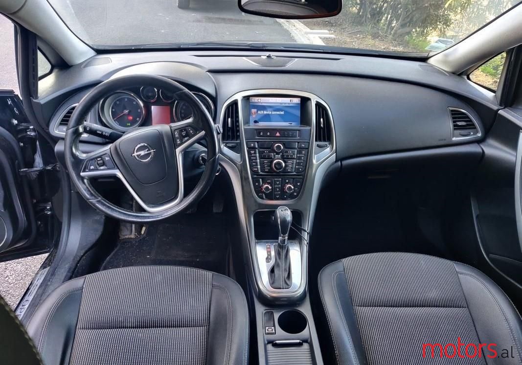 2014' Opel Astra photo #1