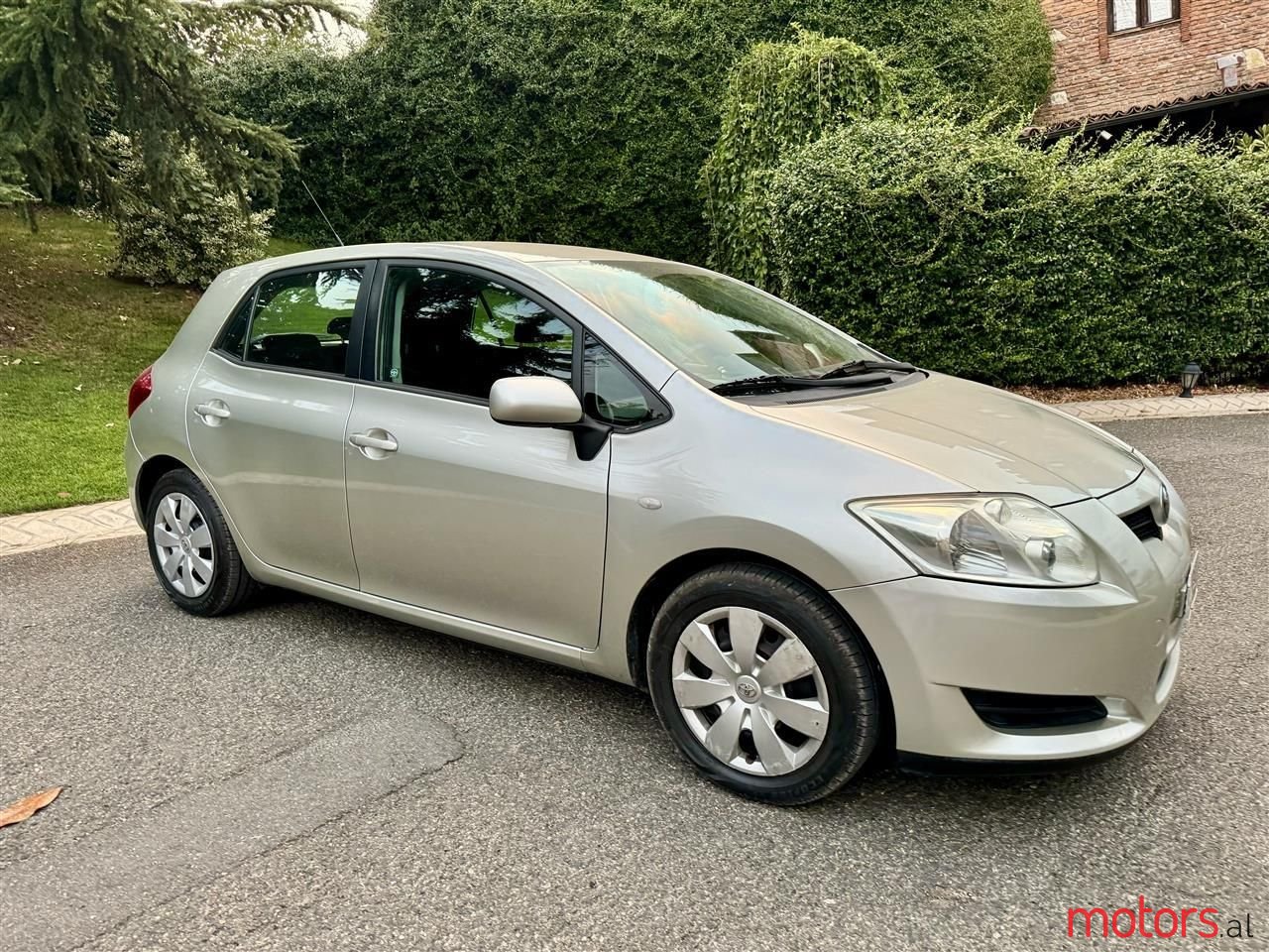 2009' Toyota Auris photo #1