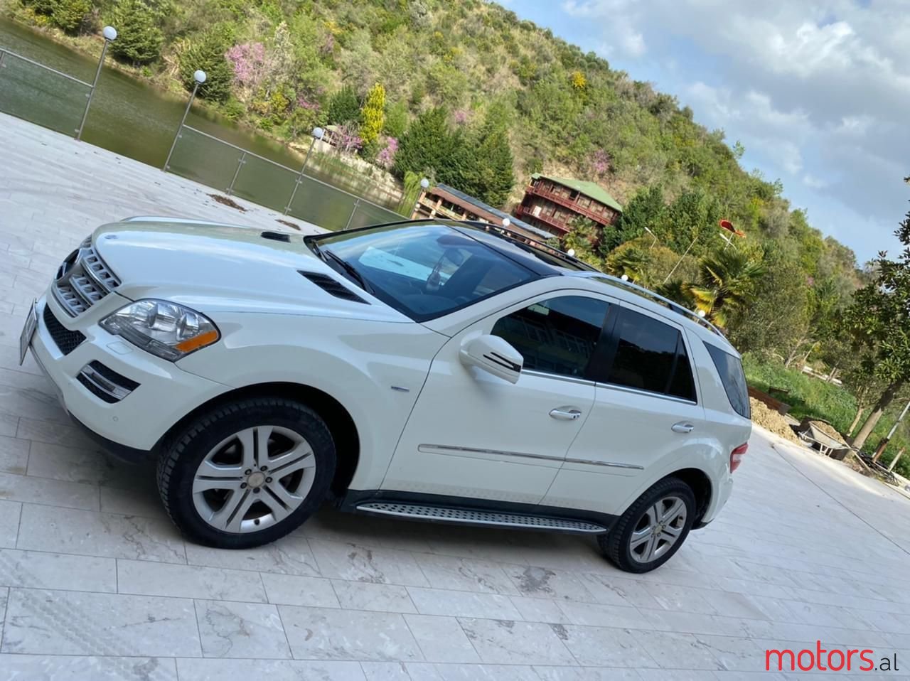 2011' Mercedes-Benz ML 350 photo #1