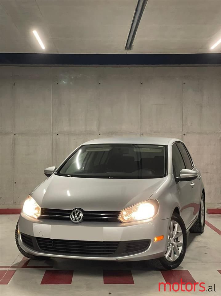 2010' Volkswagen Golf photo #2