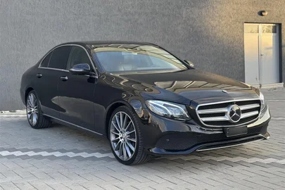 2017' Mercedes-Benz E 220