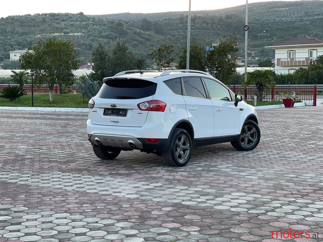 2011' Ford Kuga photo #3