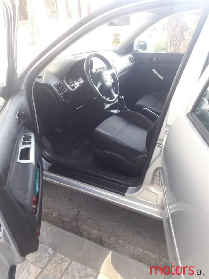 2003' Volkswagen Golf photo #4