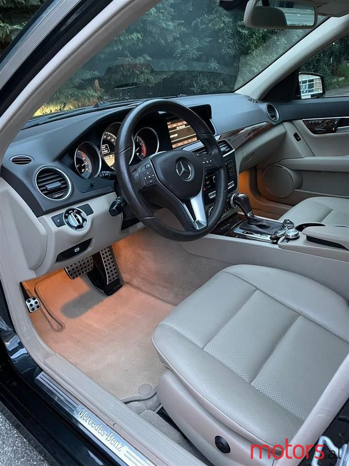 2012' Mercedes-Benz C 300 photo #3