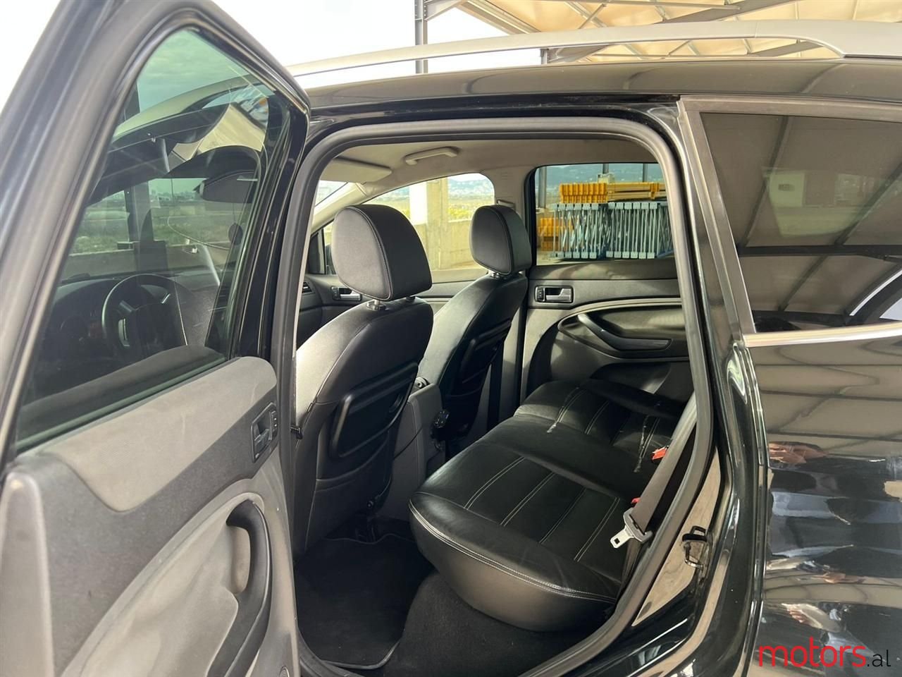 2011' Ford Kuga photo #2