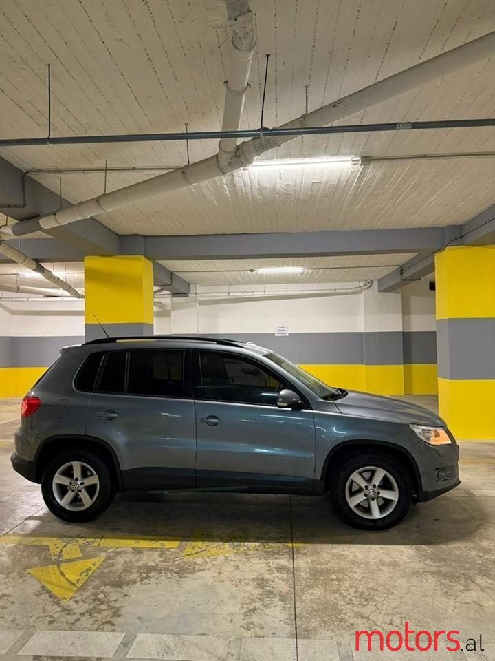 2009' Volkswagen Tiguan photo #3