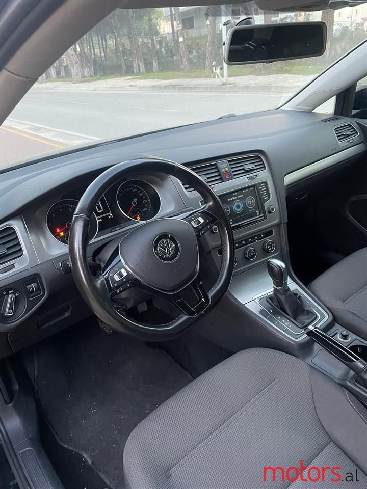 2016' Volkswagen Golf photo #2